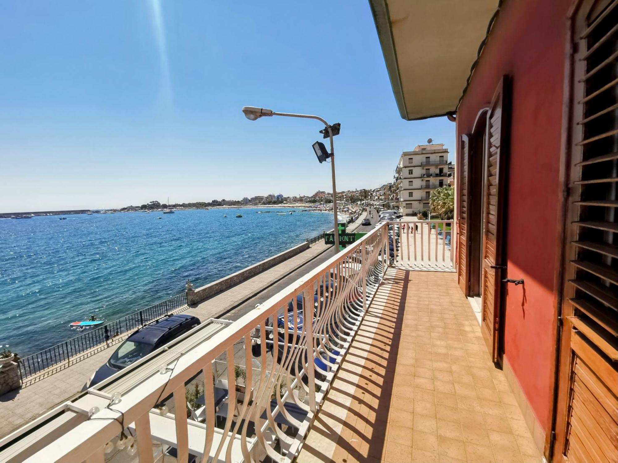 Super Panorama & Astonishing Apartment Seaview Джардини-Наксос Номер фото