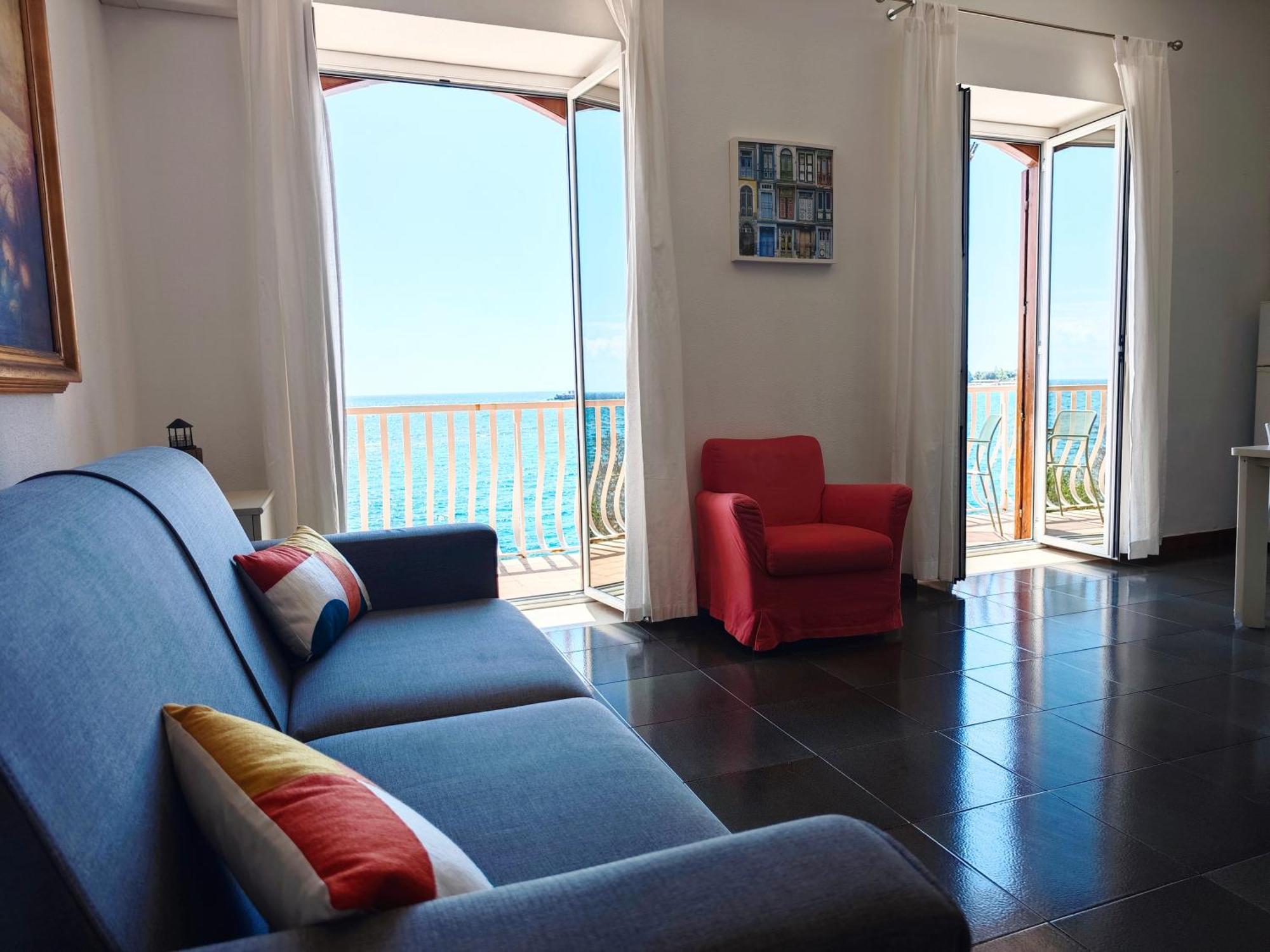 Super Panorama & Astonishing Apartment Seaview Джардини-Наксос Экстерьер фото