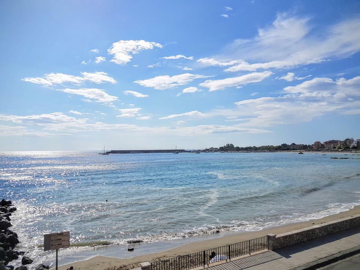 Super Panorama & Astonishing Apartment Seaview Джардини-Наксос Экстерьер фото